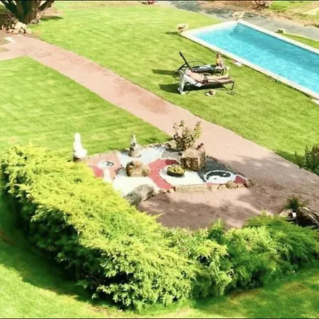Domaine Le Jardin Suspendu - Piscine Chauffee - Proche Parc Puy Dufou Bed and Breakfast