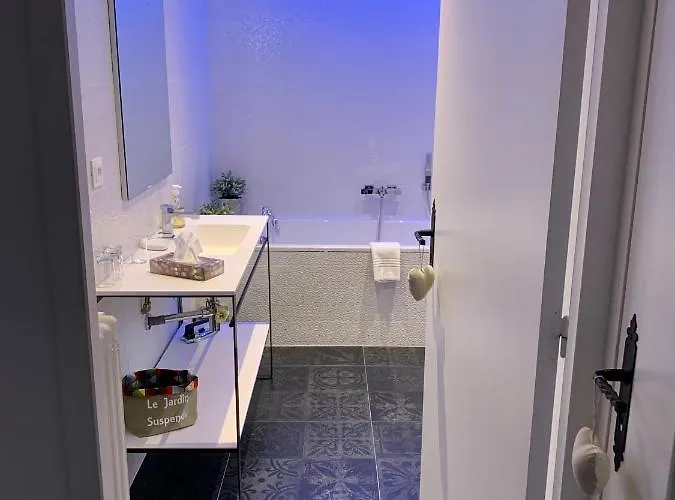 לינה וארוחת בוקר Domaine Le Jardin Suspendu - Piscine Chauffee - Proche Parc Puy Dufou 4*