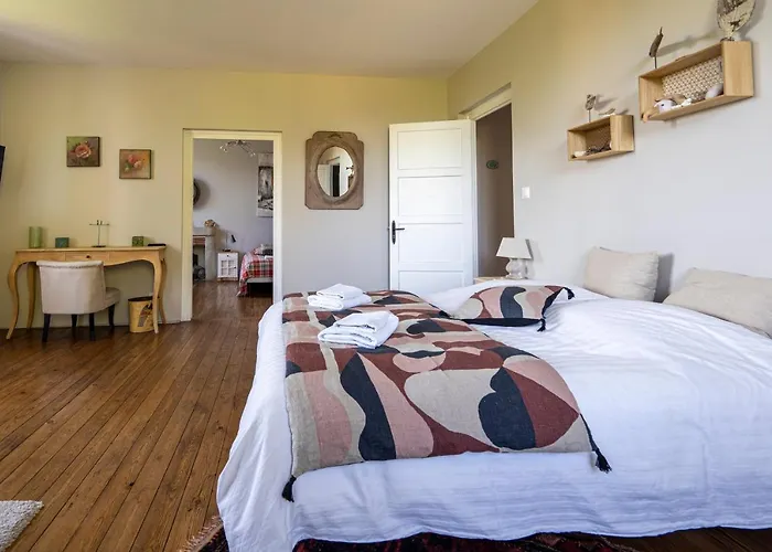 D'hôtes Domaine Le Jardin Suspendu - Piscine Chauffée - Proche Du Puy Dufou - Couette-café 4*